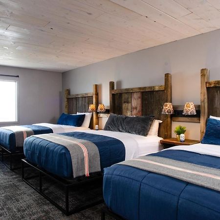Vintage Block Inn & Suites Окободжи Екстериор снимка