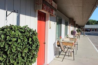 Vintage Block Inn & Suites Окободжи Екстериор снимка
